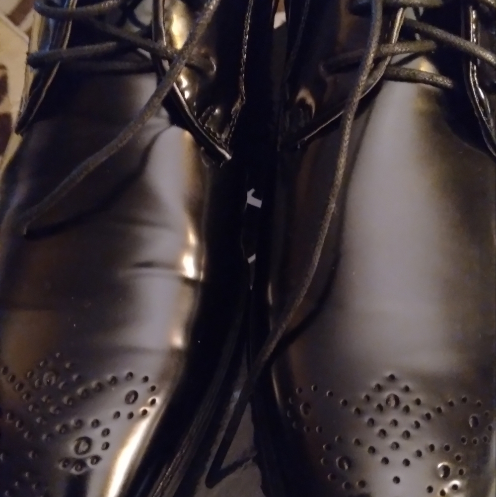 New, Size 9 Salvanni Shoe's.